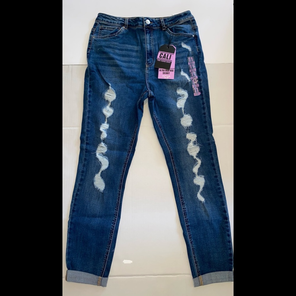 🎉HOST PICK 🎉 NWT $39.99 Refuge Cali 11